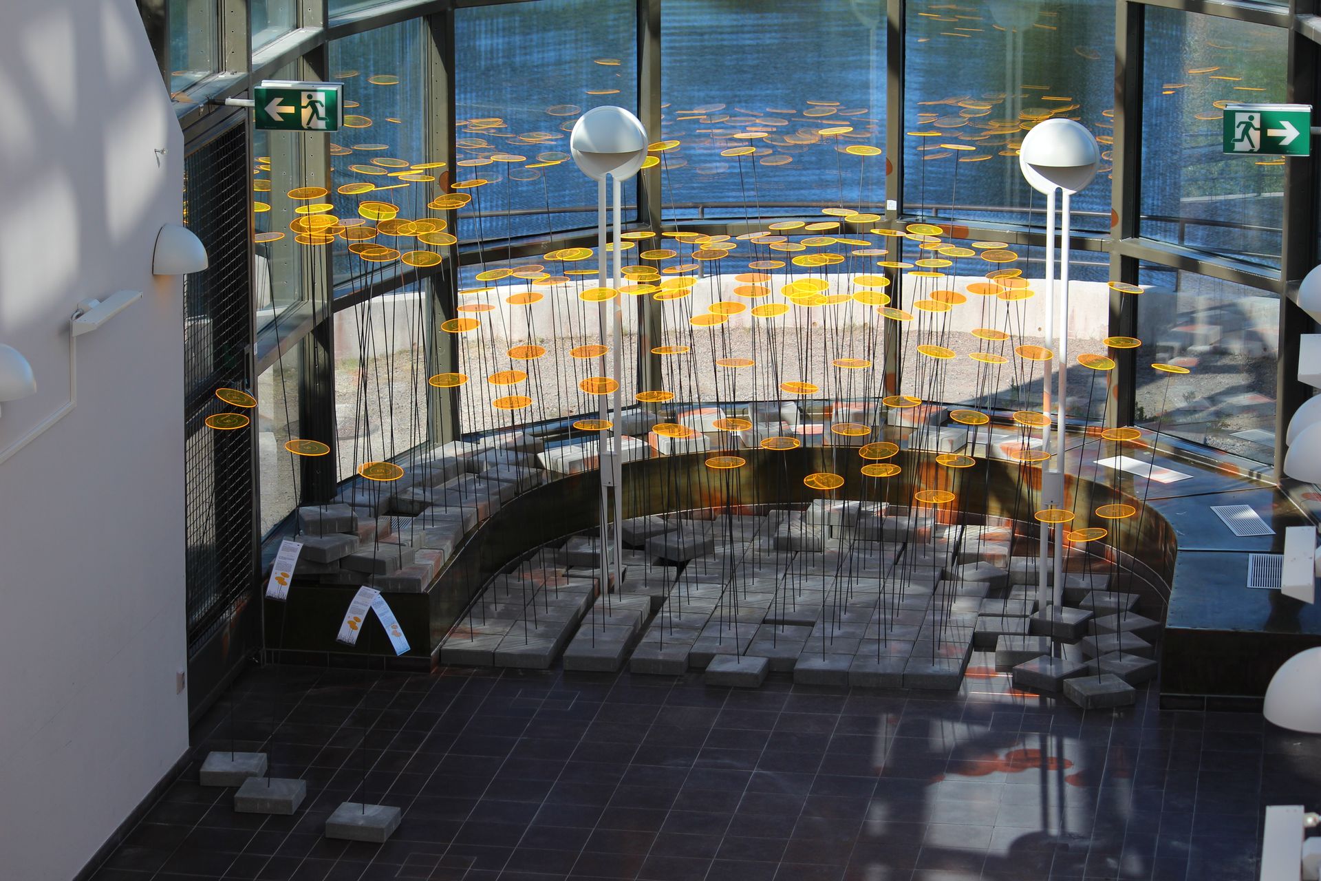 Glaskuppel mit strahlenden Cazador del Sol Scheiben